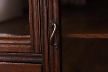 レトロ家具　昭和期　ラワン材　柔らかく素朴な風合いが魅力のレトロモダンな収納棚(飾り棚、戸棚、キャビネット)