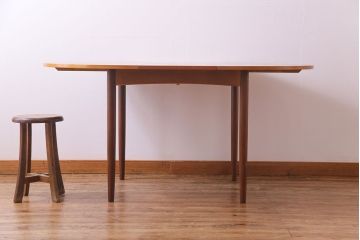 ビンテージ　北欧家具　G-PLAN(ジープラン)　柔らかな雰囲気が素敵なエクステンションテーブル(ダイニングテーブル、ラウンドテーブル)