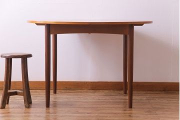 ビンテージ　北欧家具　G-PLAN(ジープラン)　柔らかな雰囲気が素敵なエクステンションテーブル(ダイニングテーブル、ラウンドテーブル)