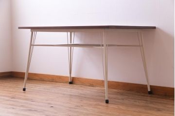 ラフジュ工房オリジナル　ヒノキ材　棚付きで使いやすい淡いペイントカラーの鉄脚テーブル(カフェテーブル、ダイニングテーブル、作業台)