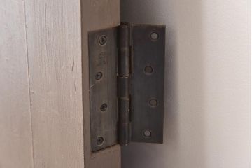 ペイント建具　色ガラス入り　丸窓がアクセントになったお洒落な木製ドア(扉、建具)