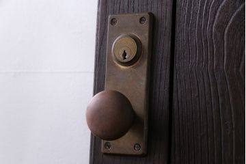 和製アンティーク　両開き　特大!　大正ロマンの雰囲気漂う総ケヤキ材のドア(木製扉、建具)2枚1対