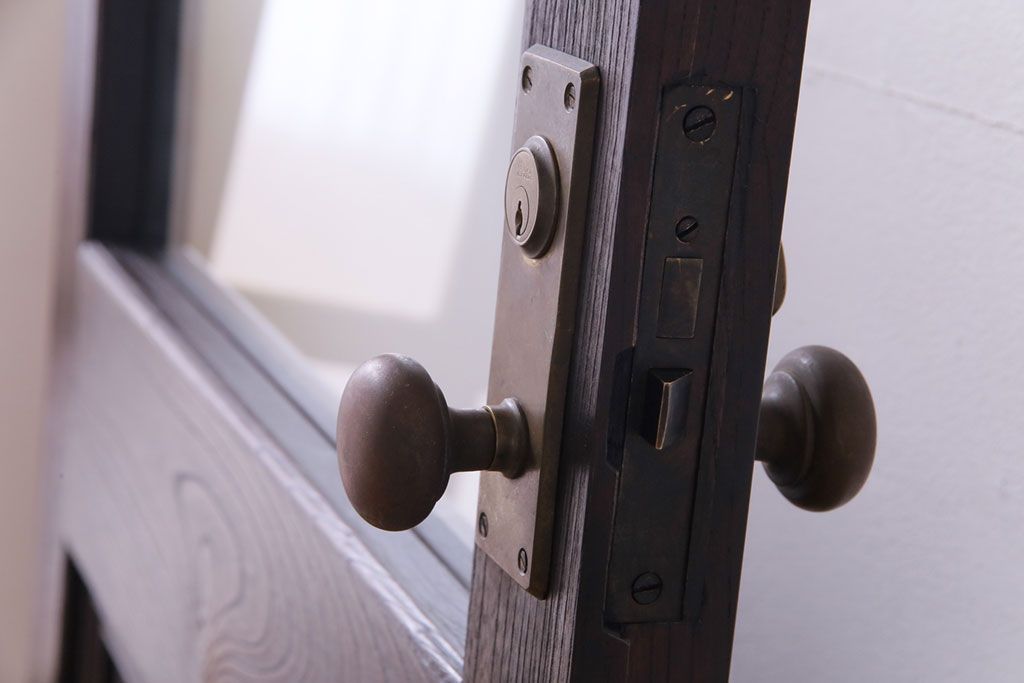 和製アンティーク　両開き　特大!　大正ロマンの雰囲気漂う総ケヤキ材のドア(木製扉、建具)2枚1対