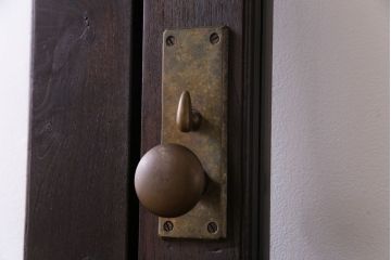 和製アンティーク　両開き　特大!　大正ロマンの雰囲気漂う総ケヤキ材のドア(木製扉、建具)2枚1対