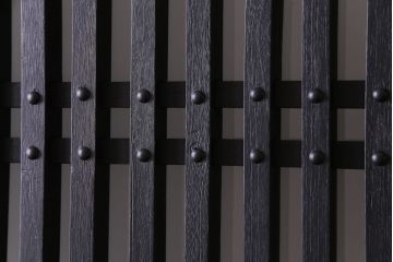 ペイント建具　総ケヤキ材　モダンな雰囲気漂うアンティーク蔵戸(引き戸、建具、玄関戸)