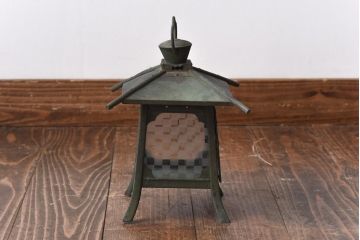 アンティーク雑貨　和製アンティーク　ラフジュオリジナルガラス入りリメイク　窓の形も上品な吊り灯籠(照明、ディスプレイ)