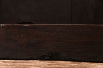 和製アンティーク　ヒノキ材　赤みがかった色合いが目を引く漆塗りの蔵戸(引き戸、建具、玄関戸)