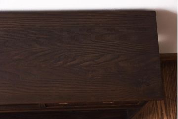 アンティーク家具　和製アンティーク　浮造り仕上げ　栗材の木目が味わい深い飾り棚(茶棚)