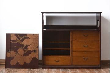 アンティーク家具　和製アンティーク　蒔絵　渋い色味が魅力的な日本風情を感じる茶棚(飾り棚)
