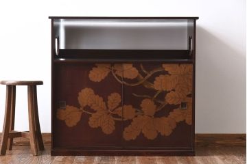アンティーク家具　和製アンティーク　蒔絵　渋い色味が魅力的な日本風情を感じる茶棚(飾り棚)