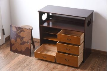 アンティーク家具　和製アンティーク　蒔絵　渋い色味が魅力的な日本風情を感じる茶棚(飾り棚)