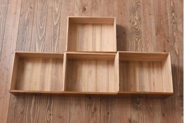 アンティーク家具　和製アンティーク　蒔絵　渋い色味が魅力的な日本風情を感じる茶棚(飾り棚)