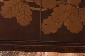 アンティーク家具　和製アンティーク　蒔絵　渋い色味が魅力的な日本風情を感じる茶棚(飾り棚)