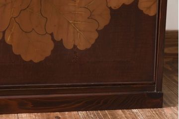 アンティーク家具　和製アンティーク　蒔絵　渋い色味が魅力的な日本風情を感じる茶棚(飾り棚)