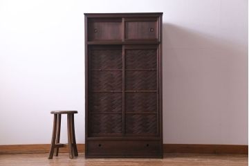 アンティーク家具　昭和期　網代編みの引き戸が美しい渋い味わいの置き水屋(茶水屋、茶棚)