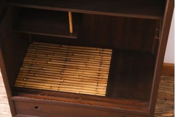 アンティーク家具　昭和期　網代編みの引き戸が美しい渋い味わいの置き水屋(茶水屋、茶棚)