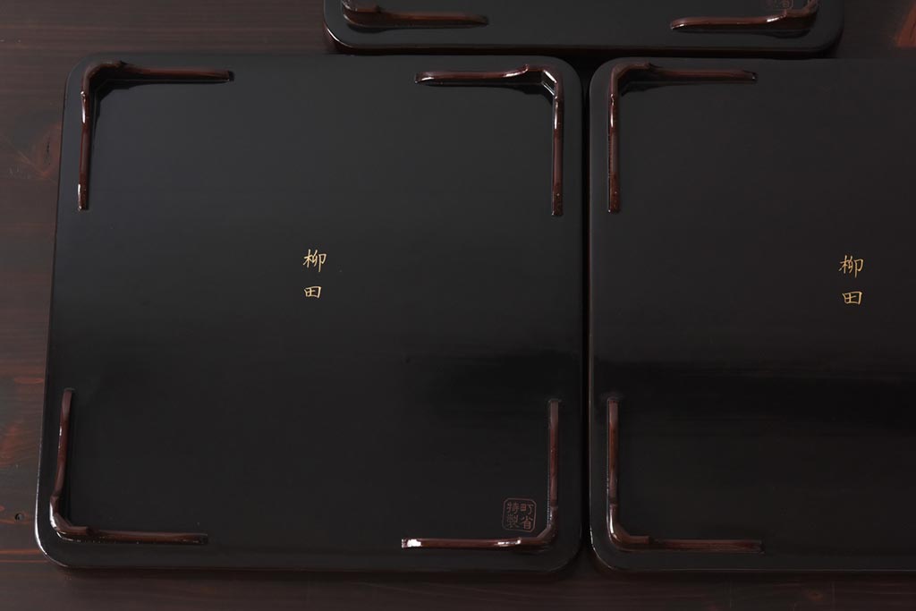 和製アンティーク　鯉の図　和の雰囲気漂う漆塗りのお膳(お盆、トレー)3枚セット