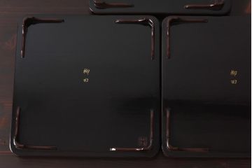 和製アンティーク　鯉の図　和の雰囲気漂う漆塗りのお膳(お盆、トレー)3枚セット