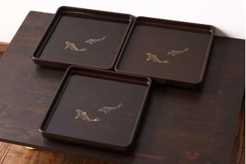 和製アンティーク　鯉の図　和の雰囲気漂う漆塗りのお膳(お盆、トレー)3枚セット