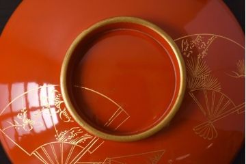 和製アンティーク　扇の図　沈金蒔絵　繊細な装飾が美しい蓋付き木製椀(漆器、和食器)4客セット
