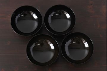 和製アンティーク　アジアンな図柄が目を引く蓋付き木製椀(漆器、和食器)4客セット