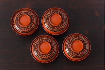 和製アンティーク　沈金蒔絵　波模様がユニークな蓋付き木製椀(漆器、和食器)4客セット