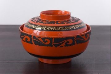 和製アンティーク　沈金蒔絵　波模様がユニークな蓋付き木製椀(漆器、和食器)4客セット