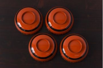 和製アンティーク　沈金蒔絵　波模様がユニークな蓋付き木製椀(漆器、和食器)4客セット