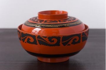 和製アンティーク　沈金蒔絵　波模様がユニークな蓋付き木製椀(漆器、和食器)5客セット(1)