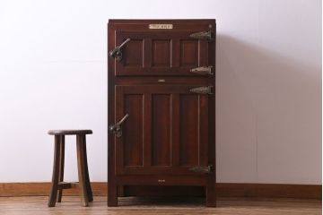 アンティーク雑貨　昭和レトロ　ディスプレイにおすすめの古い木製冷蔵庫(収納棚)