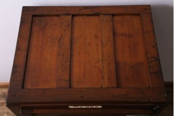 アンティーク雑貨　昭和レトロ　ディスプレイにおすすめの古い木製冷蔵庫(収納棚)