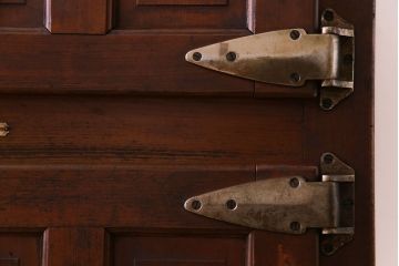 アンティーク雑貨　昭和レトロ　ディスプレイにおすすめの古い木製冷蔵庫(収納棚)