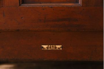 アンティーク雑貨　昭和レトロ　ディスプレイにおすすめの古い木製冷蔵庫(収納棚)