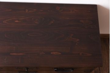 アンティーク家具　和製アンティーク　杉材　鉄脚付き　味わいのある趣の時代箪笥ローボード(リビングボード、引き出し)