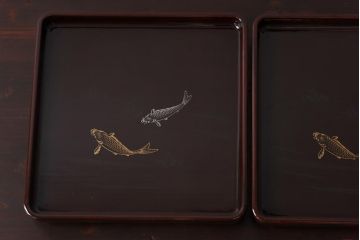 和製アンティーク　鯉の図　和の雰囲気漂う漆塗りのお膳(お盆、トレー)2枚セット(1)
