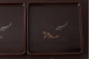 和製アンティーク　鯉の図　和の雰囲気漂う漆塗りのお膳(お盆、トレー)2枚セット(1)