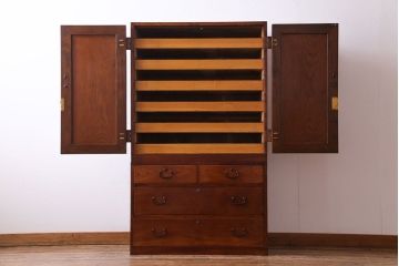 アンティーク家具　昭和期　前板ケヤキ材　上品な和の趣きの衣装箪笥(チェスト、整理箪笥)