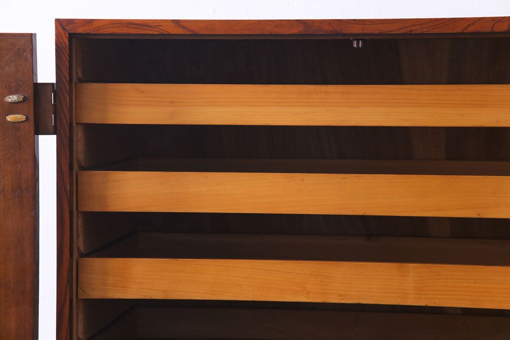 アンティーク家具　昭和期　前板ケヤキ材　上品な和の趣きの衣装箪笥(チェスト、整理箪笥)