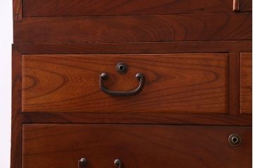 アンティーク家具　昭和期　前板ケヤキ材　上品な和の趣きの衣装箪笥(チェスト、整理箪笥)