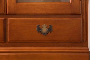 中古　横浜ダニエル(daniel)　A-208　エレガントな佇まいが魅力のブックケース(本箱、収納棚、キャビネット)(定価約50万円)