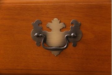 中古　横浜ダニエル(daniel)　A-208　エレガントな佇まいが魅力のブックケース(本箱、収納棚、キャビネット)(定価約50万円)