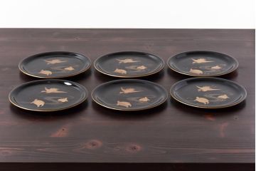 和製アンティーク　鶴と亀の図　縁起の良い図柄が魅力的な木製皿(漆器、和食器)6枚セット(2)