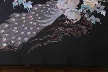 中古　民芸家具　螺鈿細工　高級品　華やかな意匠が存在感を放つ座卓テーブル