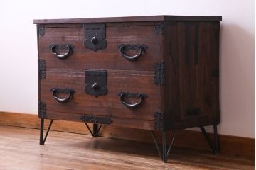 アンティーク家具　和製アンティーク　明治期　桐材　上品さをまとった脚付き箪笥ローチェスト(衣装箪笥、テレビボード、桐箪笥、桐たんす)