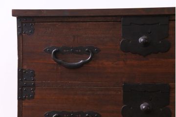 アンティーク家具　和製アンティーク　明治期　桐材　上品さをまとった脚付き箪笥ローチェスト(衣装箪笥、テレビボード、桐箪笥、桐たんす)