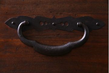 アンティーク家具　和製アンティーク　明治期　桐材　上品さをまとった脚付き箪笥ローチェスト(衣装箪笥、テレビボード、桐箪笥、桐たんす)