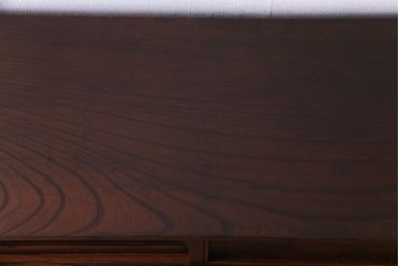アンティーク家具　和製アンティーク　大正期　三方ケヤキ材　上品な佇まいの茶箪笥(収納棚、茶棚、飾り棚)
