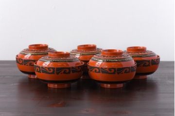 和製アンティーク　沈金蒔絵　波模様がユニークな蓋付き木製椀(漆器、和食器)5客セット(2)