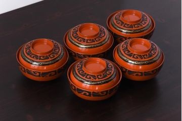 和製アンティーク　沈金蒔絵　波模様がユニークな蓋付き木製椀(漆器、和食器)5客セット(2)