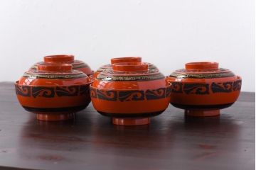 和製アンティーク　沈金蒔絵　波模様がユニークな蓋付き木製椀(漆器、和食器)5客セット(2)